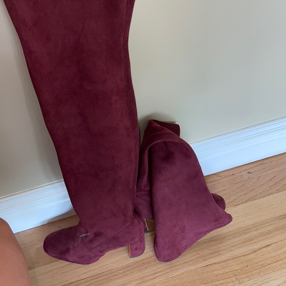 Knew high boots